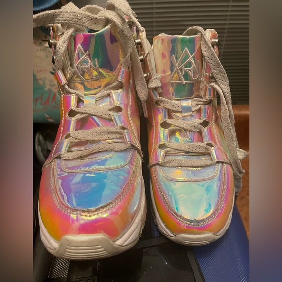 Qozmo Aiire by YRU Size 8 light up LED Glow holographic iridescent shoes - Picture 9 of 9